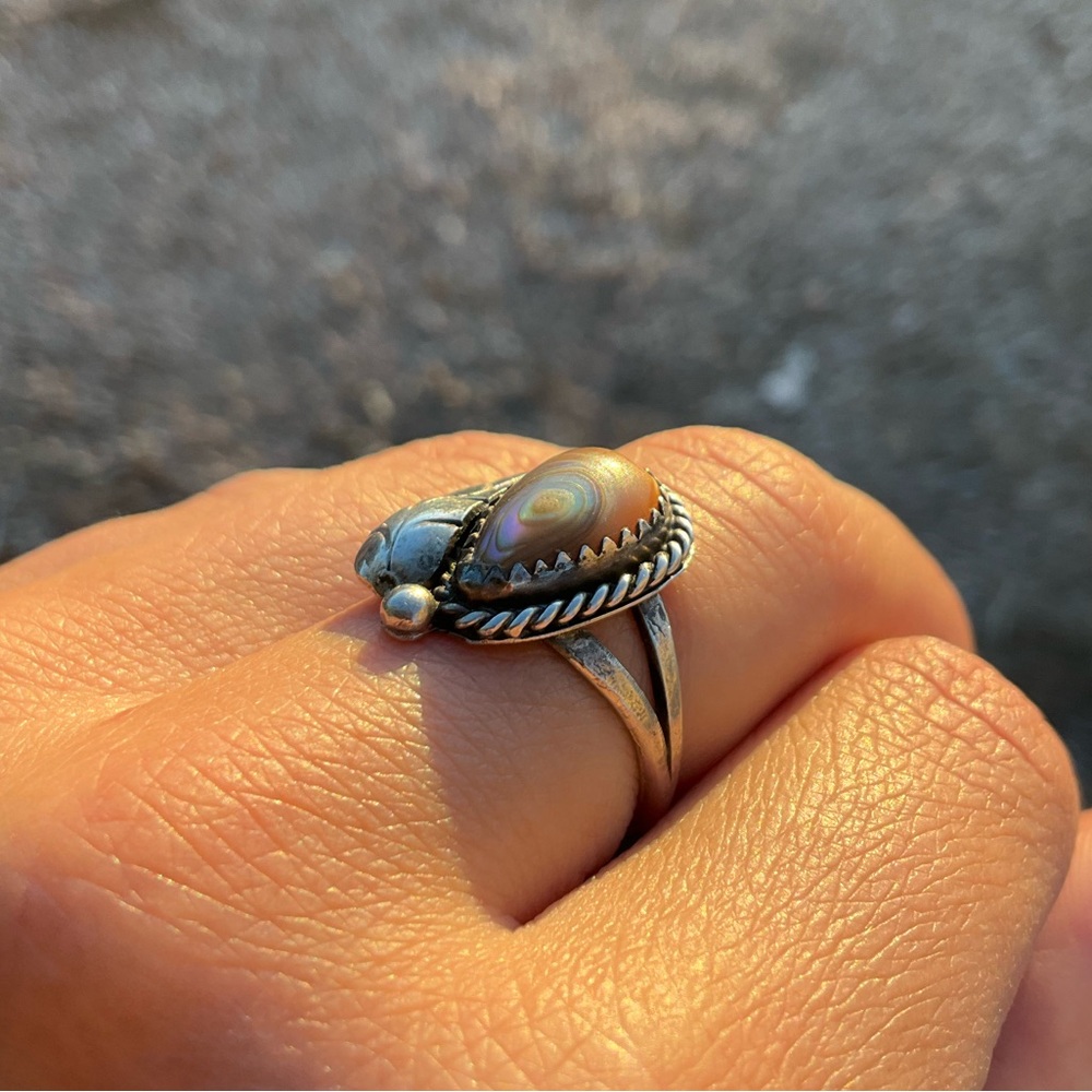 Silver and Brown Abalone Navajo Ring - Picture 5 of 8